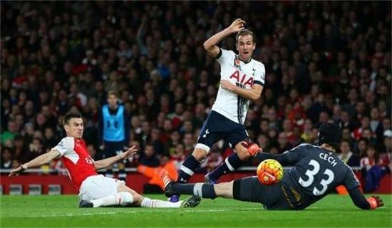 勇敢地在關 勇敢地在關